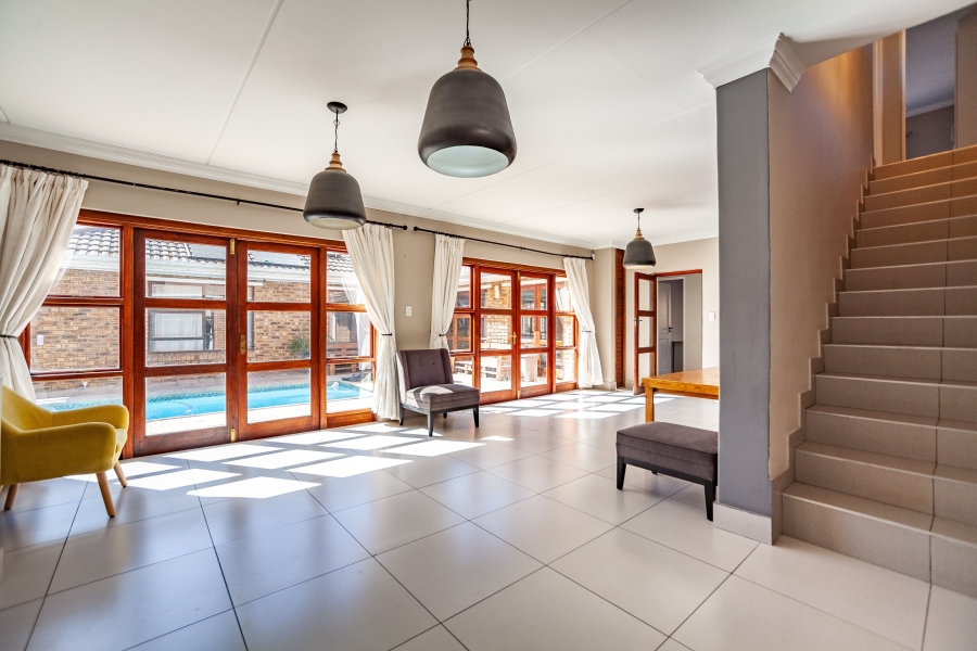 To Let 5 Bedroom Property for Rent in Door De Kraal Western Cape